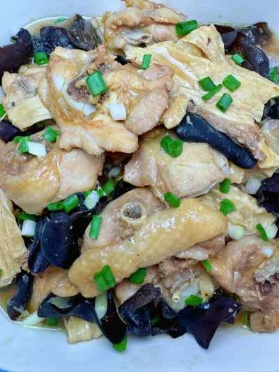 蒸し鶏と乾燥豆腐、キクラゲのレシピ