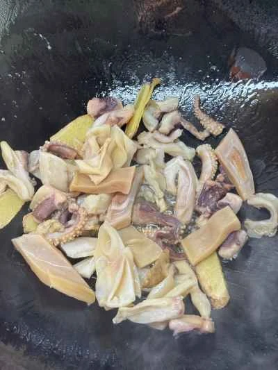 イカ入り豚バラ肉の煮込みの作り方：5