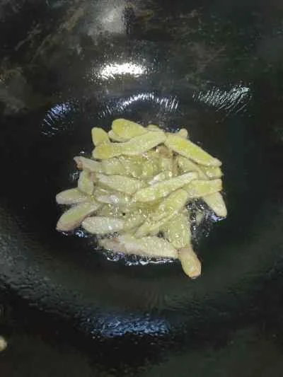 鶏肉と生姜とネギの炒め物の作り方：2