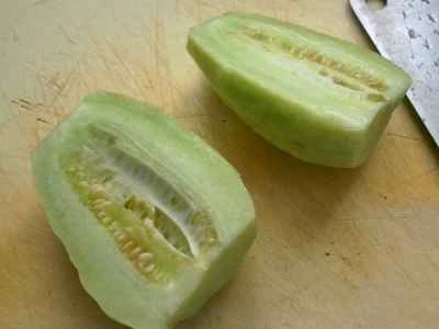 乾燥豆腐、黒キクラゲ、カリカリキュウリの炒め物の作り方：3