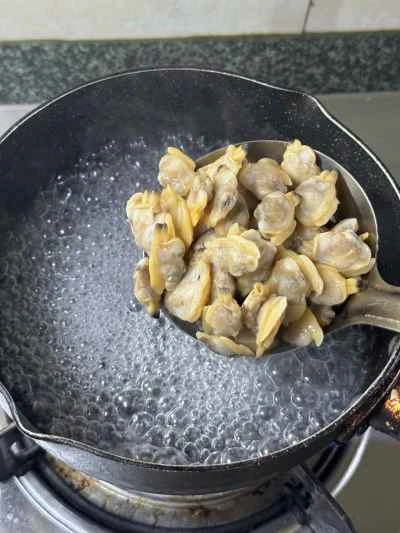 アサリと卵のオムレツの作り方：2