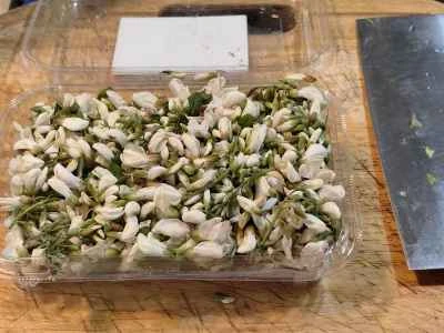 蒸しアスパラガスとイナゴマメのレシピ手順：2