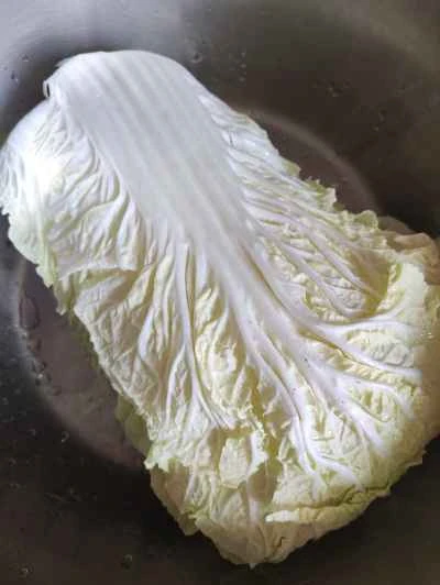 手千切りキャベツと豚肉のスープの作り方：2