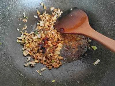 インゲンのピクルスができました。漬け始めて15日目ですでに酸っぱくなっていましたが、食べるまで半月待ちました。レシピの手順：4