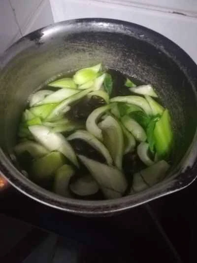 セロリの葉とキクラゲのサラダの作り方：3