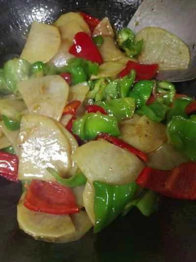 緑と赤のジャガイモのスライスを作る手順：9