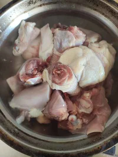 ナマコ入り鶏肉の煮込みの作り方：2