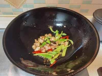 新鮮なタケノコの炒め物レシピの手順：7