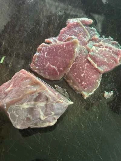 ザワークラウトと魚と牛肉のコンボを作る手順：1