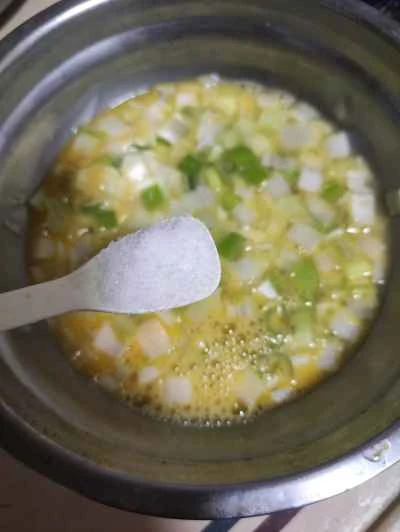 ネギと卵のオムレツの作り方：5