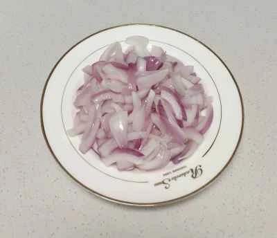 卵と玉ねぎのスープを作る手順：2