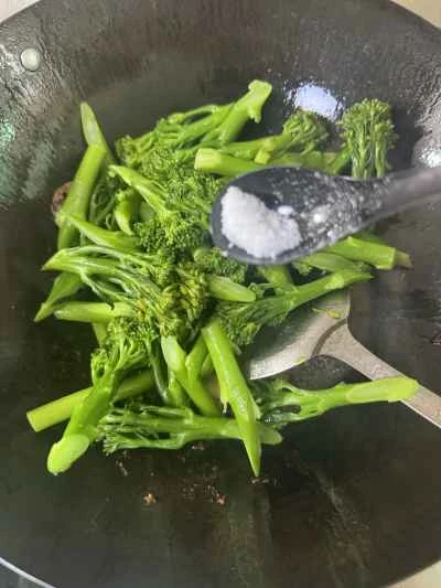 牛肉と甘いブロッコリーの炒め物の作り方：12