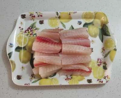 エビ団子と魚の切り身を作る手順：2