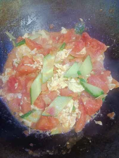 トマト入りスクランブルエッグの作り方：8