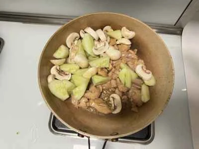 きのこ、鶏肉、きゅうり、卵料理の作り方：6