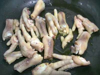 水とタケノコと揚げグルテンを使った鶏足の煮込みの作り方：6