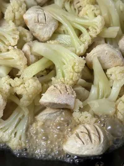 カリフラワーとミートボールの炒め物の作り方：9