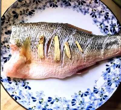 蒸しスズキの切り身のレシピ手順：1