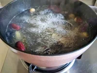 霊芝茸と黒鶏のスープのレシピ手順：5