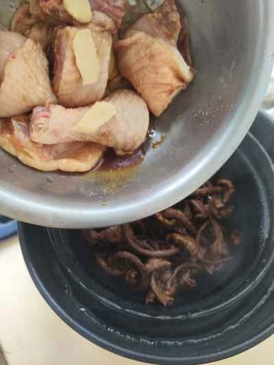 野生キノコ入り蒸し鶏もも肉の作り方：7