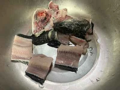 乳白色の香りのよい魚を作る手順：1