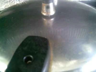 油で揚げた三角の夜咲き花と豚スペアリブの煮込みの作り方：7