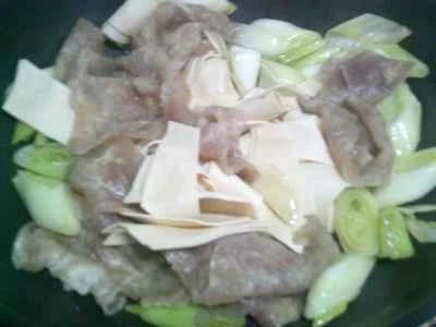 牛肉とネギと豆腐の皮の炒め物の作り方：10