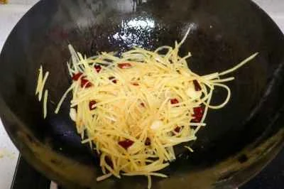 ホット＆サワーシュレッドポテトの作り方：5