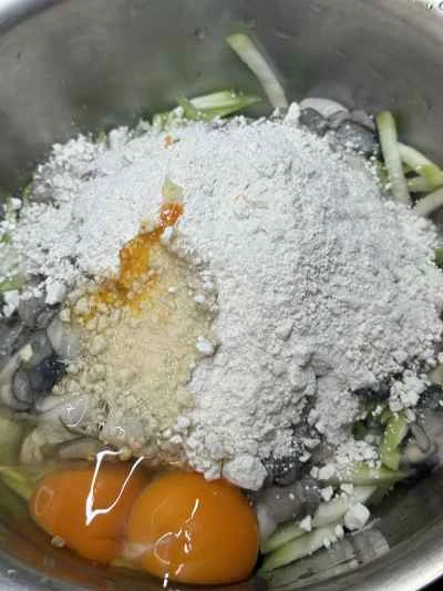 ヘチマと牡蠣のオムレツの作り方：6