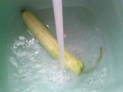 漬物、そら豆、肉を一晩煮込む手順：2