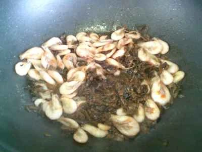 梅干しと川エビの炒め物の作り方：9