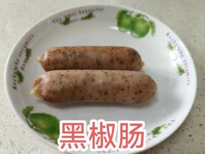 乾燥ユリと黒胡椒ソーセージの炒め物を作る手順：1