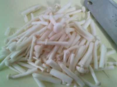 シーフードマッシュルーム、赤ソーセージ、豆腐のシチューの作り方：3