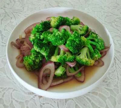 ブロッコリーと玉ねぎの炒め物の作り方：3