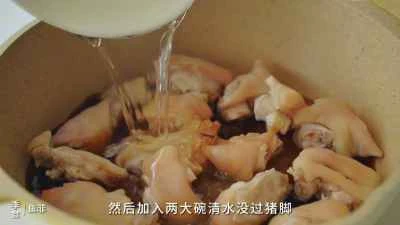 夏の食卓の主役は、酢豚。作り方は以下のとおりです。3