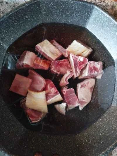 ニンジン入りラム肉の煮込みの作り方：1