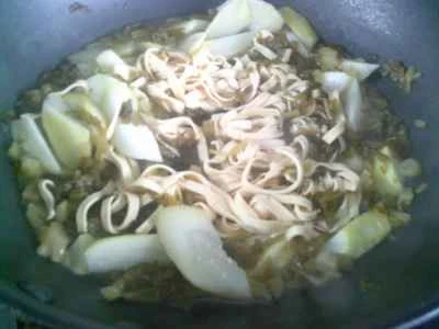 夜咲きの花と厚切り豆腐皮を使ったカラシナの漬物の作り方：9