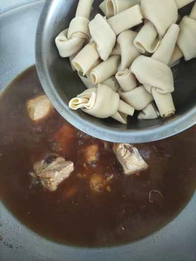 豆腐の結び目と煮込んだ豚スペアリブの作り方：5