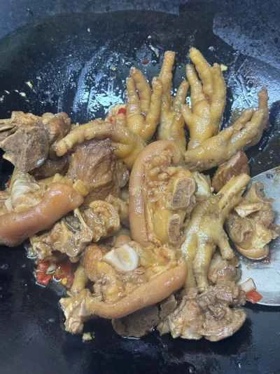 豚足と鶏足の煮込み（大きな手で小さな手を握る）レシピステップ：20