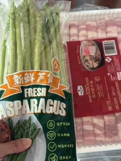 牛肉とアスパラガスのロールを作る手順：1