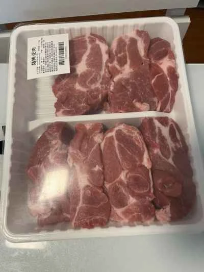 ニンニク風味の豚肉の角切りを作る手順：1