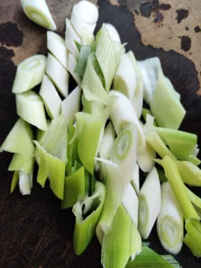 ネギと黒豆の炒め物の作り方：1