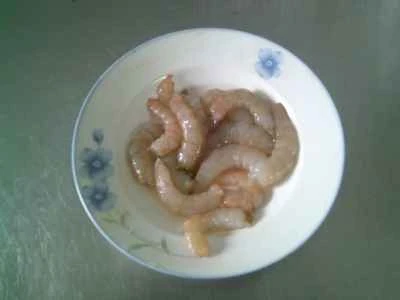 新鮮なエビとフィッシュケーキのカリフラワー炒めの作り方：2