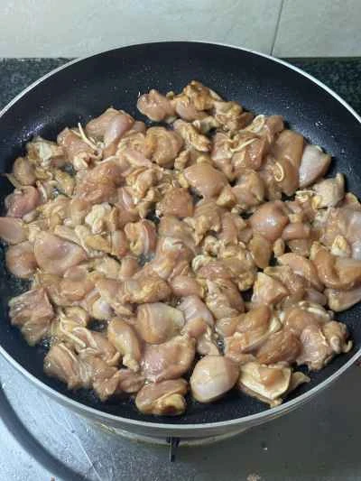 乾燥キノコ入りチキンのソテーの作り方：8