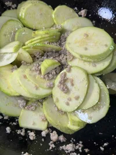 ひき肉入りズッキーニ炒めの作り方：5