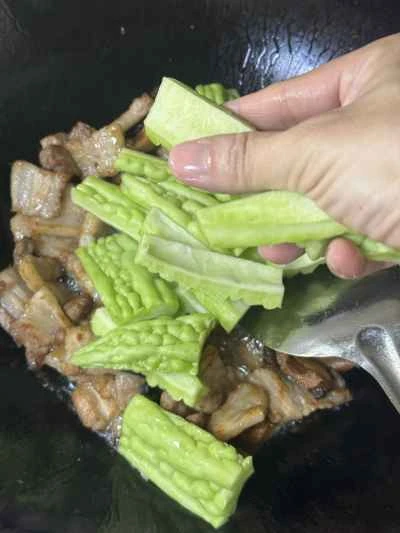 豚バラ肉とゴーヤの煮込みの作り方：8
