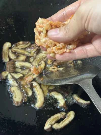 椎茸と干しエビの豚皮煮込みの作り方：6