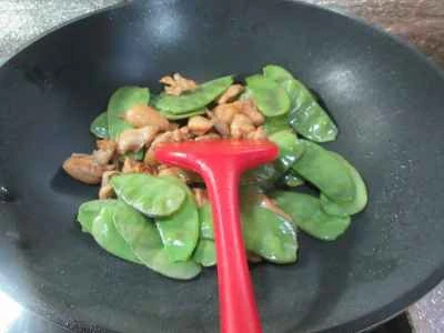 鶏もも肉とインゲンの炒め物の作り方：9