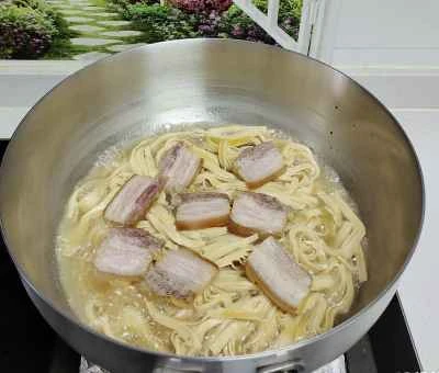 豚バラ肉と豆腐、セロリ炒めの作り方：3