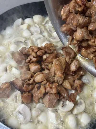 乾燥キノコ入りチキンのソテーの作り方：13